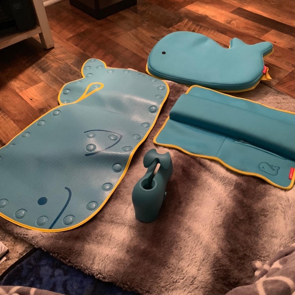 Skip Hop Baby Bath Set With Whale Design